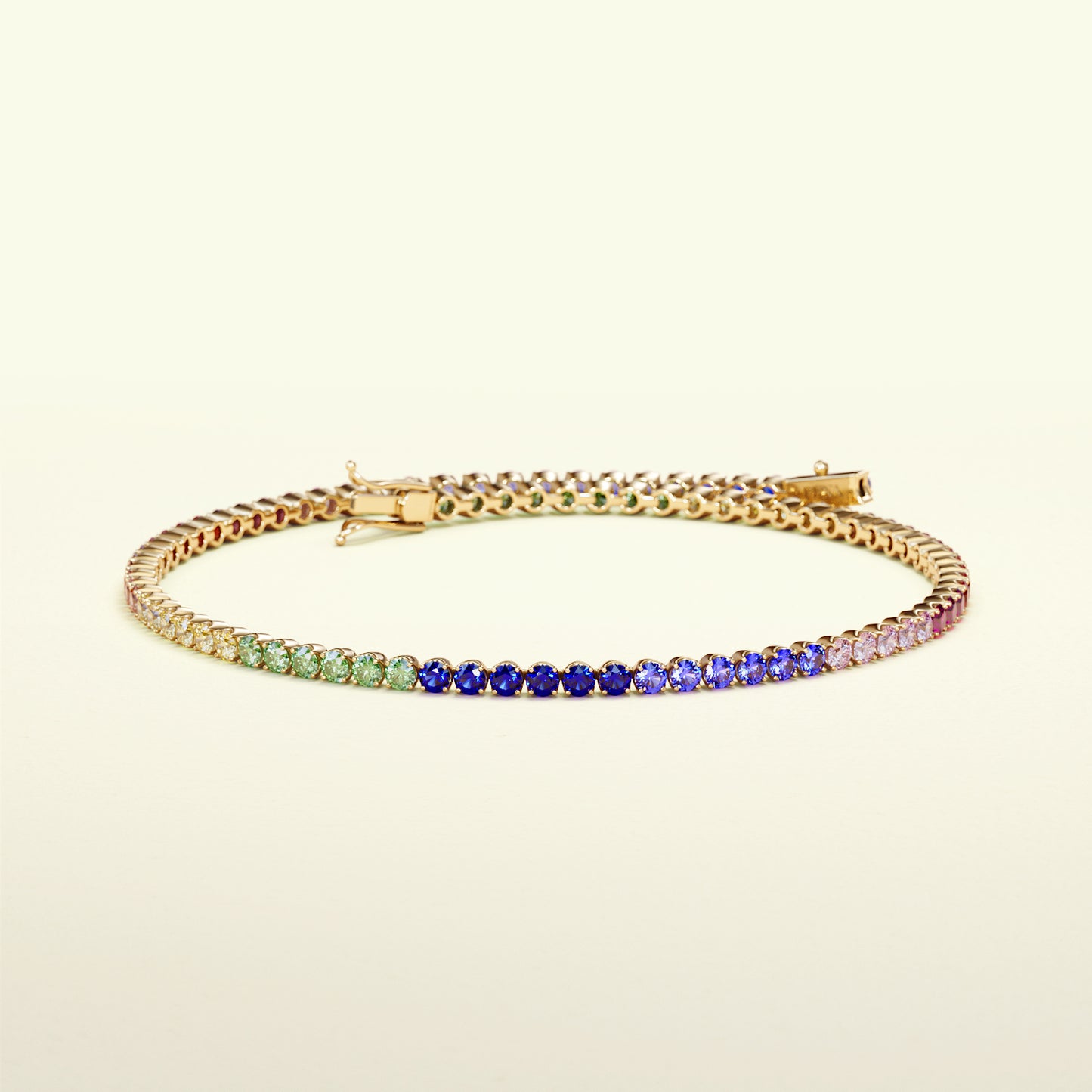 Klassisches Tennisarmband aus Gelbgold mit Regenbogen Saphiren. Von FENA daily Jewellery.