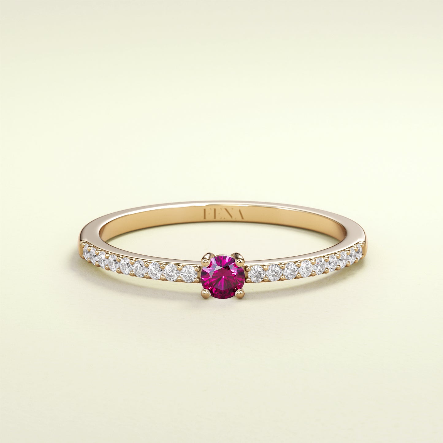 Birthstone Ring Jänner in Gelbgold mit rotem Granat und Diamanten. Von FENA daily Jewellery.